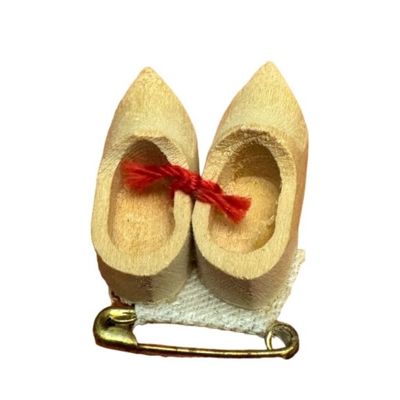 Miniature Wooden Clogs Pin Dutch Souvenir Handcrafted Vintage Collectible Brooch - Picture 3 of 6
